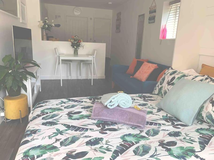 Bournemouth Nr Town Beach Train Coach Shops Lovely Entire Apartment Allows Quiet Good Dogs Exterior foto